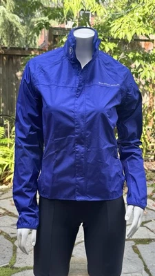 Chaqueta de ciclismo Endura Xtract para mujer. Embalable Ligero Impermeable. Azul S. Foto 1 de 4