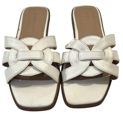 Sandalia plana BCBGeneration Meltem para mujer, color blanco, talla 7,5 Foto 1 de 4
