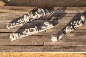 Narrow shelves with junk in G/O/HO/N (1:22.5, 1:48, 1:64, 1:87, 1:160) scale - Photo 1 sur 4