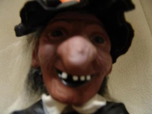 VINTAGE ANIMATED WITCH SAYS PHRASE/EYES LIGHT HOLDING A SKULL - Picture 1 of 1