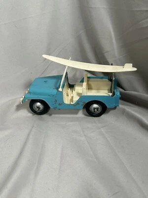 Винтажный игрушечный джип Hubley с доской для серфинга  - Изображение 1 из 4