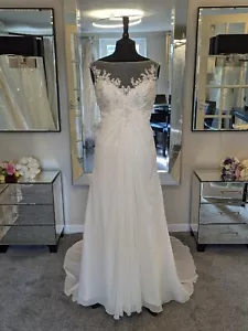 Maggie Sottero Octavia Wedding Dress in Ivory Size 8 - 10 Petite length - Picture 1 of 4