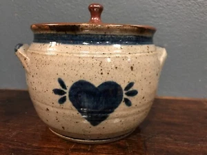 Art Pottery Stoneware Heart Motif Bean Pot Crock Signed Harvey 2/95 (1995) - Picture 1 of 11