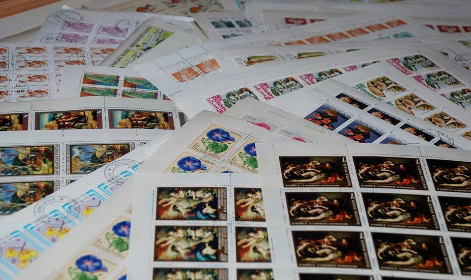 HUGE DEALER /COLLECTOR LOT 13,500 sts MANY TOPICS = FULL SHEETS - Image 1 of 1