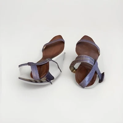 Tacones de tiras Burberry para mujer Foto 1 de 4