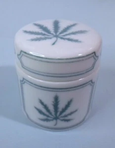 Vintage Storage PORCELAIN BOX / JAR - JAPANESE MAPLE LEAF Design Japan 2.5" T - Picture 1 of 7
