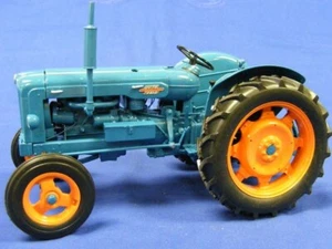 Universal Hobbies 2640 Fordson Power Major Tractor - 1/16 Die-cast MIB - Picture 1 of 4