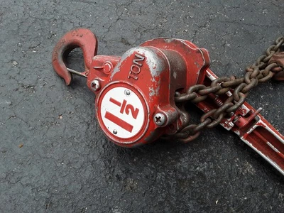DAYTON 1.5 Ton Hand Lever Chain Hoist Complete - Image 1 of 4