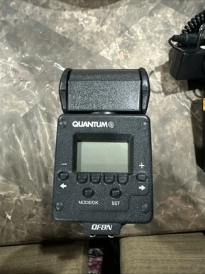 Flash básico Quantum Instruments Qflash Trio para câmeras Nikon - Imagem 1 de 4