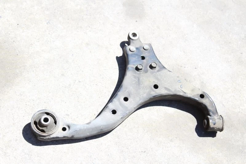 Hyundai Tucson 2008 pasajero derecho brazo de control inferior delantero Foto 1 de 4