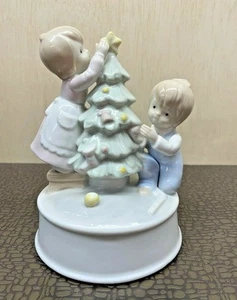 Porcelain Music Box *We Wish you a Merry Christmas* Boy/Girl Xmas Tree * - Picture 1 of 6