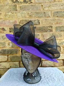 lila schwarz großer Fascinator Hochzeit Hut Kentucky Derby Royal Ascot Schleife - Bild 1 von 2