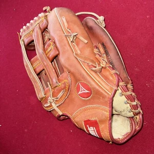 Regent Magnum RHT Baseball Glove Broke-In Right Hand Throwing 03550 Pre-owned - Picture 1 of 6