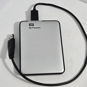 WD My Passport Portable Hard Drive 500gb USB 3.0 Silver with Usb Cab Le - Picture 1 of 8
