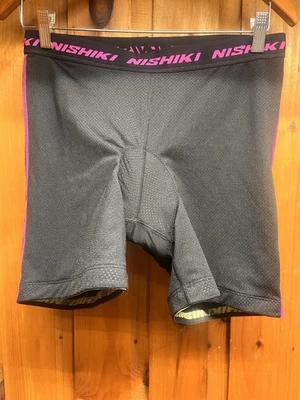 Shorts de ciclismo feminino Nishiki grande preto forro nylon elastano mistura acolchoado novo sem etiquetas - Imagem 1 de 4