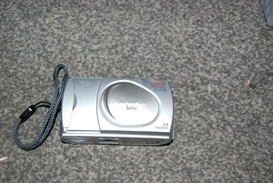 Olympus Brio D-230 2MP Compact Digital Camera ( Takes AA Batteries) - Tested - Picture 1 of 3