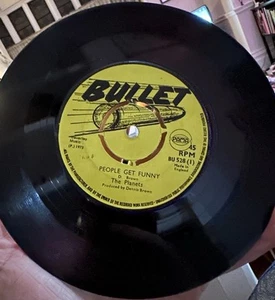 People Get Funny The Planets - 7" Bullet Pama Label Dennis Brown Reggae Vinyl - Picture 1 of 2
