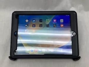 Apple iPad Pro 9,7" Grigio Siderale 32GB A1674 Tablet Wi-Fi + Cellulare SBLOCCATO - Foto 1 di 18