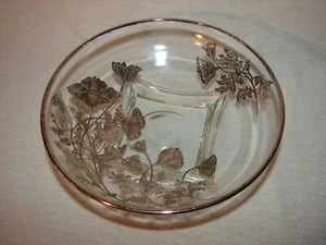 Antiguo cuenco de cristal elegante con superposición de plata de ley - Imagen 1 de 5