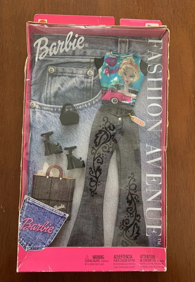 Barbie Fashion Avenue Outift & Accessories w/ Barbie Print Top - Mattel 55516