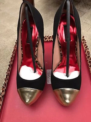 Fredericks of Hollywood Sexy stiletto Shoes 12406 Black Gold High Heels NEW Pump - Image 1 of 4
