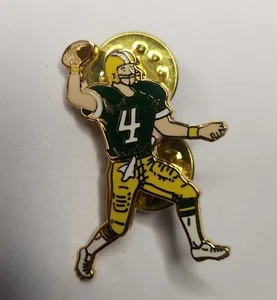 Green Bay Packers Enamel Player Action Pin #4 Brett Favre Quarterback Passing - Picture 1 of 3