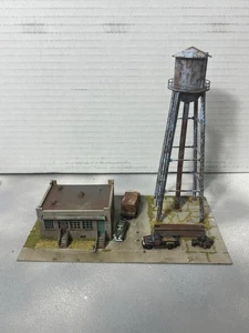 Torre de agua y subestación escala N diorama montado desgastado oxidado y envejecido - Imagen 1 de 9