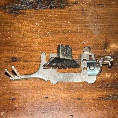 Vintage Singer Metal Low Shank Multi Slotted Binder Foot Attachment 160359 - Image 1 of 3