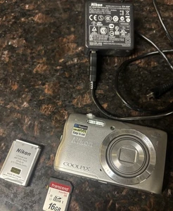 Nikon Coolpix A300 20,1 MP con Chrgr, Batt y tarjeta SD de 16 GB funciona gr8 cámara digital - Imagen 1 de 5