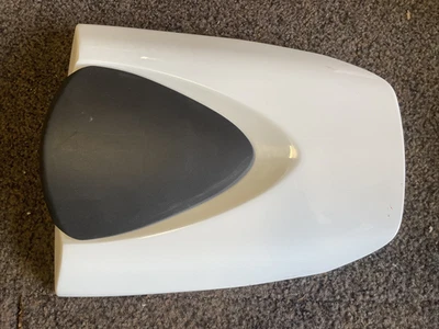 2011-13 Honda CBR600RR Rear Seat Cowl MFJ 08F74-MFJ-870 - Imagem 1 de 4