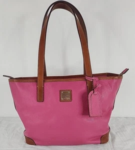 Bolso de Mano Lexington Dooney & Bourke Barbie Rosa Cuero Guijarro, Rosa Caliente - Imagen 1 de 11