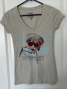 Taylor Swift Damen T-Shirt grau 1989 V-Ausschnitt Flügelärmel Gr. XS - Bild 1 von 6
