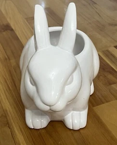 Maud Borup 6"x 8" Bunny Rabbit Planter Pot - Picture 1 of 7