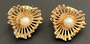 Vintage Signed Kramer Faux Pearl Gold Tone Clip-on Earrings - Picture 1 of 3
