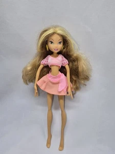 Winx Club Mattel Flora Doll With School Girl Outfit - Bild 1 von 15
