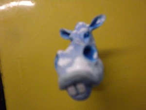  LACHENDER KUH MAGNET. BLAUE FARBE. GEWINNE GEHEN AN UNSERE TIERRETTUNG - Bild 1 von 12