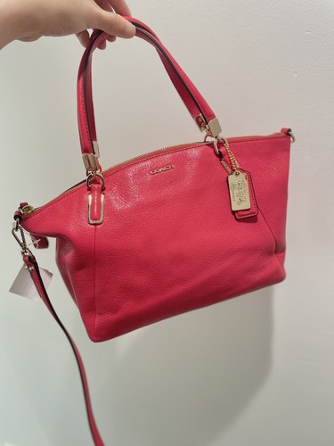 Borsa Coach in pelle rosso scarlatto rara classica nuova con etichetta zip doppio cinturino