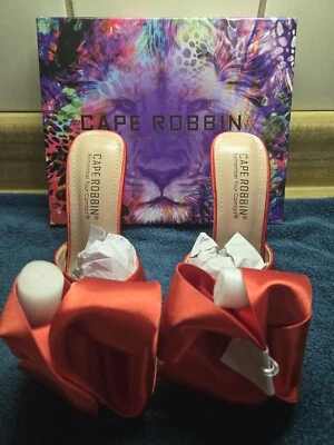Nuevos tacones Cape Robbin  Foto 1 de 3