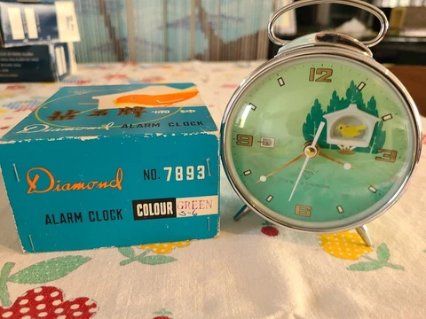 NEW 1960's Vtg DIAMOND Alarm Clock in BOX Animated BABY CHICKEN Working GREEN Cover