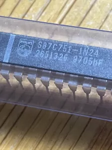 Phillips S87C751-1N24 Micro-controller in a 24 pins DIP package - Picture 1 of 2