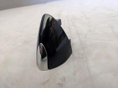 Cubierta de cerradura de puerta trasera derecha o izquierda Chevy Bolt Cruze Buick Lacrosse Enclave 2016-2022 Foto 1 de 4