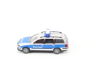 Wiking H0 104 19 32 Modellauto PKW Polizei VW Passat 5 Variant blau/silber 1:87 - Bild 1 von 4