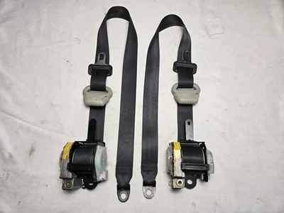 2001 - 2005 Toyota Echo Drivers & Passengers Front Seat Belts (OEM) Black Foto 1 de 4