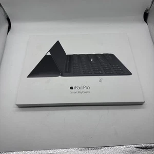 Apple iPad Pro 9.7 Smart UK QWERTZ Keyboard Folio A1772 MNKR2B/A - Bild 1 von 4