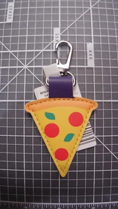 ALDI Schlüsselanhänger Viertelhalter Keeper - Pizzascheibe - 2025 Neu - ALDI Gear - Bild 1 von 3