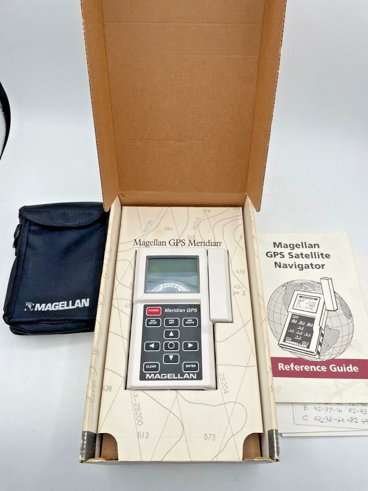 Magellan Meridian 12001 Handheld GPS Satellite Navigator White -SMALL CRACK- - Image 1 of 4