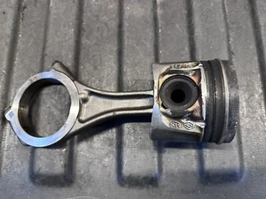 INFINITI FX30 M30 EX30 QX70 Piston with connecting rod 3.0 Diesel 175kw 2011 - Picture 1 of 5