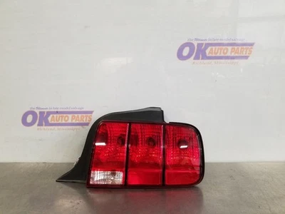 06 2006 Ford Mustang GT CUARTO MONTADO EN PANEL LUZ TRASERA PASAJERO DERECHO Foto 1 de 4