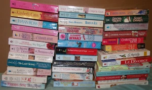 Lot of 20 PB Books - Popular Authors & Titles - I Pick lot- Women Romance - Picture 1 of 4