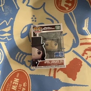 April Ludgate Abschlussball Outfit Funko Pop Vinyl New York Comic Con IN HAND CON AUFKLEBER - Bild 1 von 6